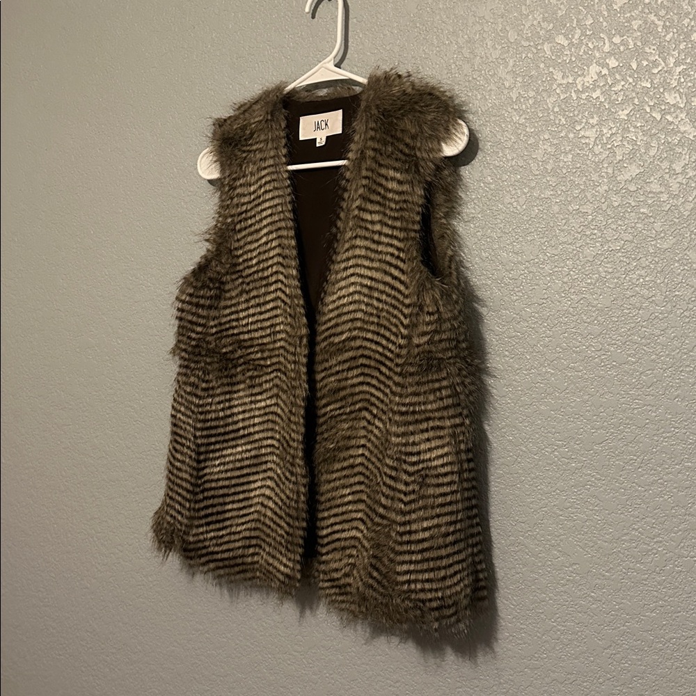 JACK by BB Dakota Faux Fur Vest - Picture 3 of 6